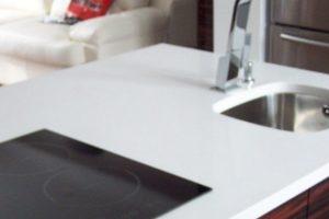 kwarcogranit biały 1024x431 300x200 - Przykładowe realizacje